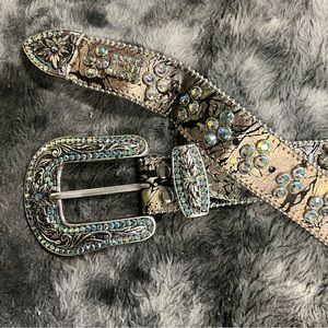 b.b. simon women’s metallic/holographic leather belt with AB crystals. Size L.